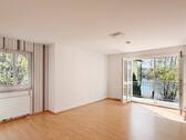 Wohnzimmer mit Balkon - 