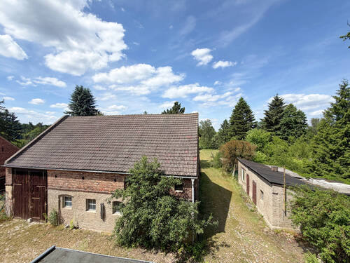 Blick auf Scheune / Stall - 