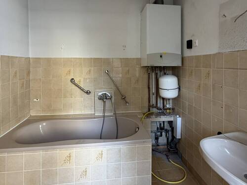 Unsanierte Wohnung im EG - 