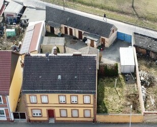 Kleines Mehrfamilienhaus mit 3 Einheiten, nahe dem Bahnhof und mit Ausbaupotential, 5,1 % Rendite - Luckenwalde
