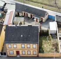 Kleines Mehrfamilienhaus mit 3 Einheiten, nahe dem Bahnhof und mit Ausbaupotential, 5,1 % Rendite - Luckenwalde