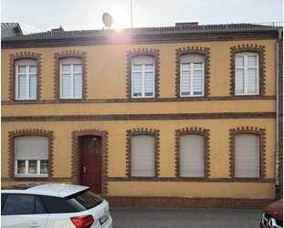 Kleines Mehrfamilienhaus mit 3 Einheiten, nahe dem Bahnhof und mit Ausbaupotential, 5,1 % Rendite - Luckenwalde