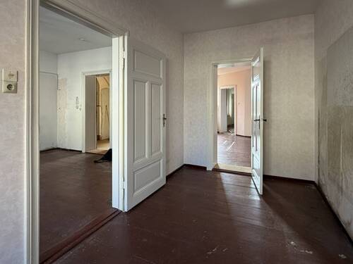 Unsanierte Wohnung im EG - 