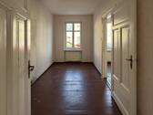 Unsanierte Wohnung im EG - 