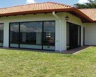 COSTA-RICA: 450 m² neues Haus mit wunderschöner Sicht, Indoor-pool und 7,000 m2 Garten bei Atenas - Costa Rica