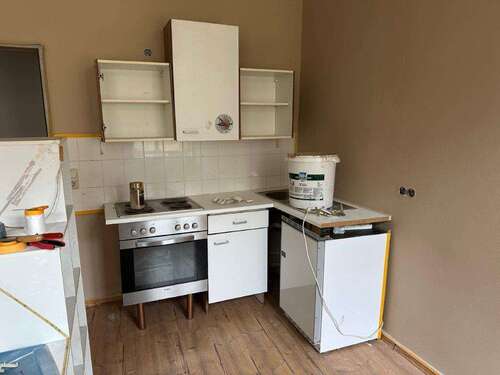 Wohnzimmer mit offenenr Küche - 2 Zimmer 2- Zimmerwohnung zur Miete in Kahla