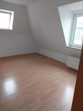 Wohnzimmer (3) - Dachgeschoßwohnung mit 50,00 m² in Jena zur Miete