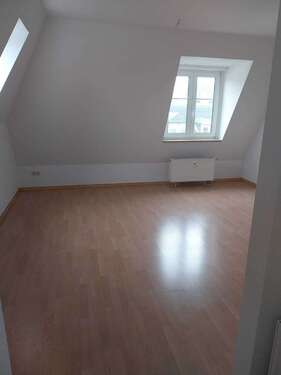 Wohnzimmer (1) - 2 Zimmer Dachgeschoßwohnung in Jena