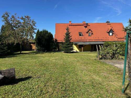 Blick vom Garten - Doppelhaushälfte mit 128,00 m&sup2; in Pößneck zum Kaufen