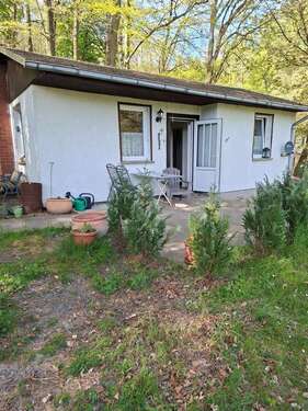 Ansicht - Idyllisch gelegenes Wochenendgrundstück mit Bungalow am Waldrand