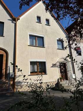 Hausansicht vorne - 5 Zimmer Reihenhaus in Pößneck