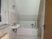 IMG_6035 - Dachgeschosswohnung im Grünen - 47.000,00 EUR Kaufpreis, ca.  63,66 m² Wohnfläche