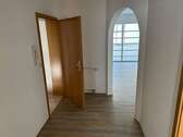 Flur mit Blick ins WZ - 2 Zimmer 2- Zimmerwohnung in Jena