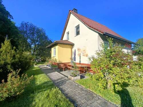 Ansicht (2) - 5 Zimmer Einfamilienhaus zum Kaufen in Saalfeld/Saale