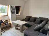 Wohnzimmer (1) - kleine gemütliche DG- Wohnung - 430,00&nbsp;EUR Kaltmiete, ca.&nbsp; 43,00&nbsp;m&sup2;&nbsp;Wohnfl&auml;che