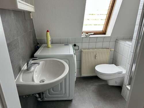 Bad (1) - 2 Zimmer Dachgeschoßwohnung in Pößneck