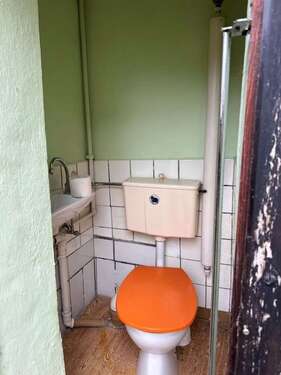 EG WC - 
