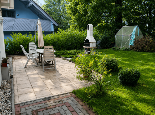 Sonnige Terrasse und Grill - 