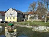 Außenansicht - sanierungsbedürftiges Bauernhaus mit teilsanierten Nebengebäude, Teich und großem Grundstück