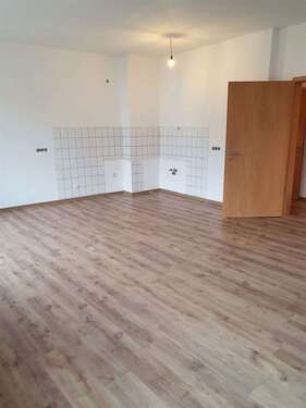 WZ mit off. Küche - 2 Zimmer Etagenwohnung in Pößneck