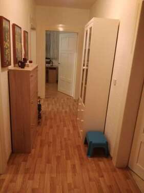 Flur - 3 Zi.-Wohnung in Wernburg - 420,00&nbsp;EUR Kaltmiete, ca.&nbsp; 75,00&nbsp;m&sup2;&nbsp;Wohnfl&auml;che