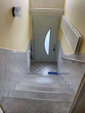 Haustür - Zweifamilienhaus mit 130,00 m&sup2; in Pößneck zum Kaufen