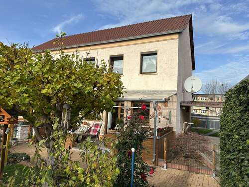 Ansicht (1) - Doppelhaushälfte mit 96,00 m² in Saalfeld/Saale zum Kaufen