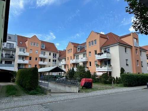 Ansicht Innenhof(4) - möblierte 1- Raum Wohnung mit Balkon in Jena- Ost