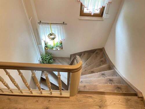 Treppe - Entscheiden Sie - Selbstnutzung oder Kapitalanlage- 1-2 Familienhaus in Pößneck