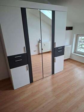 Schlafzimmer (4) - geräumige 2 Zi.-DG Wohnung mit EBK