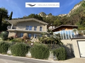 Hausansicht mit Nebenhaus und Garage - Moderne Villa mit Innenpool oberhalb von LIMONE Tremosine sul Garda