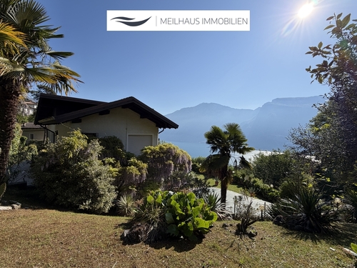 Haus mit mediterranem Garten - 