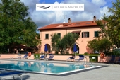 Hausansicht mit Pool - ITALIEN: Country-Resort in der TOSCANA nahe am Meer!