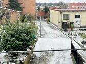 Blick von der Terrasse auf das Grundstück - 