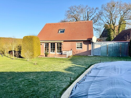 Pool im Vordergrund - 