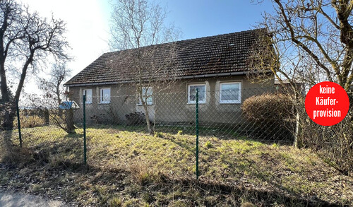 Titelbild - HORN IMMOBILIEN ++ sanierungsbedürftiges Einfamilienhaus in Alleinlage an der Bundesstraße