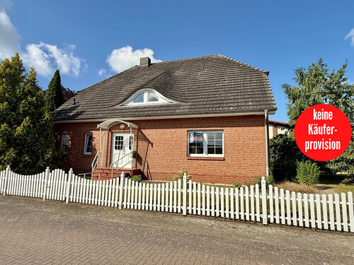 Einfamilienhaus - HORN IMMOBILIEN++ 2 km bis Neubrandenburg, großes Einfamilienhaus mit vielen Extras - Einliegerwohnung möglich