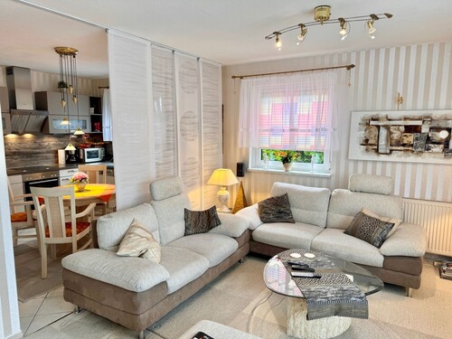 Wohnzimmer - 4 Zimmer Doppelhaushälfte zum Kaufen in Trollenhagen