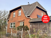 Hausansicht - HORN IMMOBILIEN ++ großes Haus bei Neubrandenburg, Stadtbusanbindung und Randlage