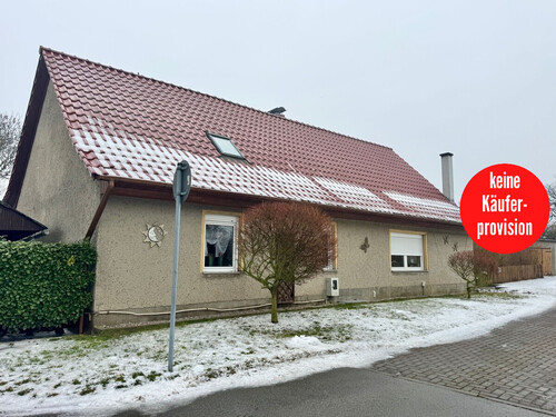Hausansicht - HORN IMMOBILIEN ++ freistehendes Einfamilienhaus in Pasenow bei Woldegk