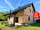 Hausansicht - HORN IMMOBILIEN ++ modernes Einfamilienhaus mit Photovoltaikanlage und vielen Extras, Torgelow