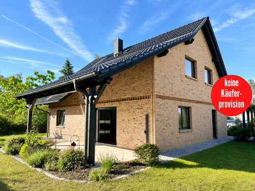 Hausansicht - HORN IMMOBILIEN ++ modernes Einfamilienhaus mit Photovoltaikanlage und vielen Extras, Torgelow
