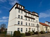 Mehrfamilienhaus - HORN IMMOBILIEN++ Neustrelitz, vermietetes MFH mit 10 Wohneinheiten, Stellplätzen und Keller