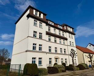 HORN IMMOBILIEN++ Neustrelitz, vermietetes MFH mit 10 Wohneinheiten, Stellplätzen und Keller