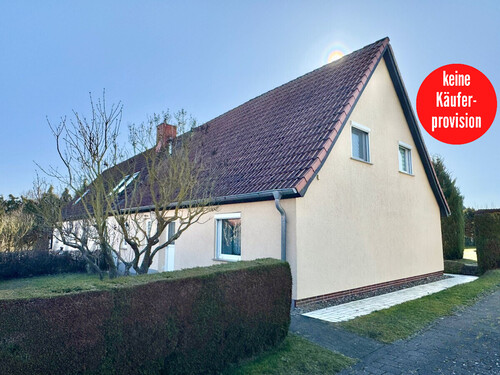 Hausansicht - HORN IMMOBILIEN ++ 4 km bis Neubrandenburg, Haus mit großem Grundstück