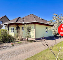HORN IMMOBILIEN + Einfamilienhaus mit Einbauküche, Doppelgarage und Keller in Krugsdorf bei Pasewalk