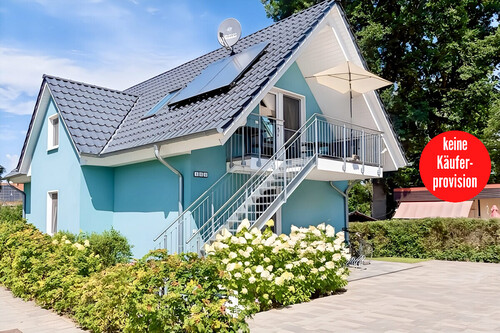 Hausansicht - HORN IMMOBILIEN ++ tolles Ferienhaus in Röbel an der Müritz mit zwei Ferienwohnungen