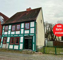 HORN IMMOBILIEN++ Friedland, historisches Stadthaus mit 6 Zimmern, Kaminöfen, 2 Bädern und Garage