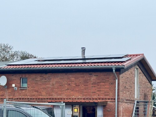 Dach mit Photovoltaik - 2 Zimmer Reihenendhaus in Jatzke