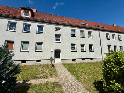 Hauseingang - 3 Zimmer Etagenwohnung zum Kaufen in Neubrandenburg